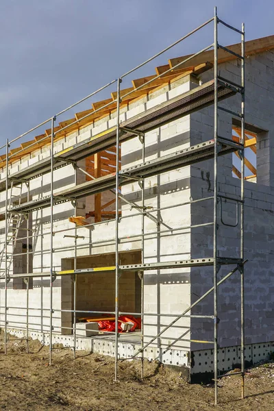 Nouvelle maison résidentielle de deux étages en construction — Photo