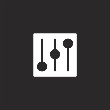 simgesini kontrol eder. Web sitesi tasarımı ve mobil, uygulama geliştirme için doldurulmuş kontrolsimgesi. siyah arka plan üzerinde yalıtılmış doldurulmuş temel derleme koleksiyonundan kontrol simgesi.