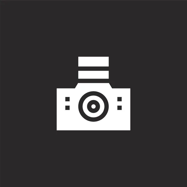 Icono de la cámara. Icono de cámara llena para el diseño del sitio web y el desarrollo de aplicaciones móviles. icono de la cámara de la colección de fotografía llena aislada sobre fondo negro . — Vector de stock