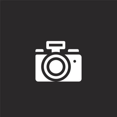 kamera simgesi. Web sitesi tasarımı ve mobil, uygulama geliştirme için doldurulmuş kamera simgesi. siyah arka plan da izole dolu haber koleksiyonundan kamera simgesi.