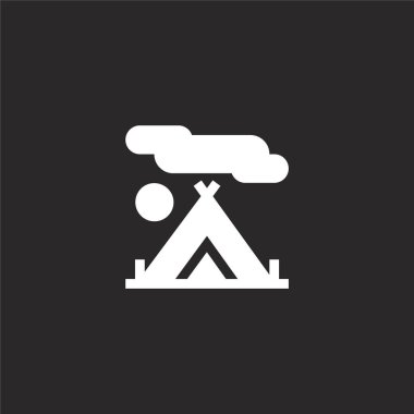 çadır simgesi. Web sitesi tasarımı ve mobil, uygulama geliştirme için doldurulmuş çadır simgesi. siyah arka plan üzerinde izole dolu hobiler ve serbest zaman koleksiyonundan çadır simgesi.