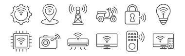 Şeylerin simgelerinden oluşan 12 set doğrusal internet. Akıllı TV, akıllı TV, kamera, kilit, anten, internet için GPS, mobil gibi ince dış hat simgeleri