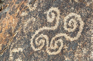 Spiral taş resmin çizim kayalarda Phoenix, Arizona eski Hohokam Hintliler tarafından oyulmuş