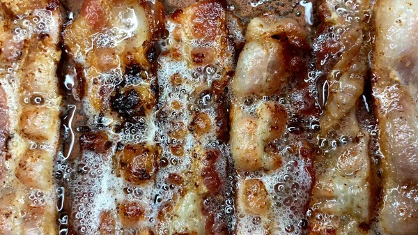 Fatias Fritura Bacon Crocante Quente Com Borbulhamento Gordura — Fotografia de Stock