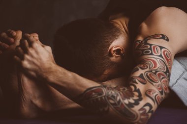 Yoga. Yoga ana pratik yoga. Meditasyon, konsantrasyon. Sağlıklı yaşam tarzı.