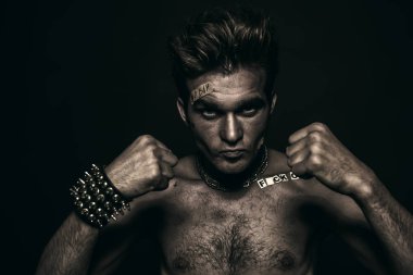 Dövüş Kulübü, Mma. Onun kas ve gücünü gösteren bir kötü adam savaşçı portresi. Rocker, serseri. 