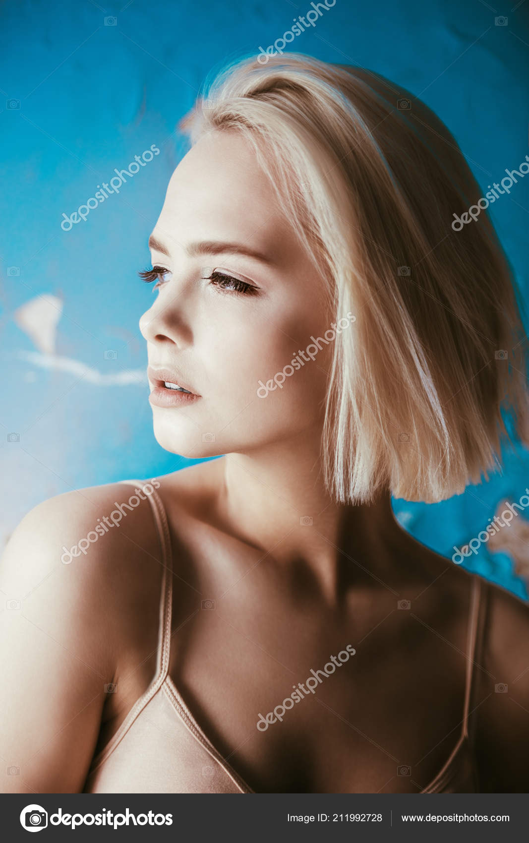Close Portrait Beautiful Blonde Woman Nude Makeup Beauty Fashion