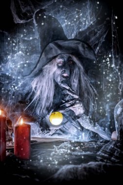 Bir büyü yapma. Halloween kılık. Korku filmi.