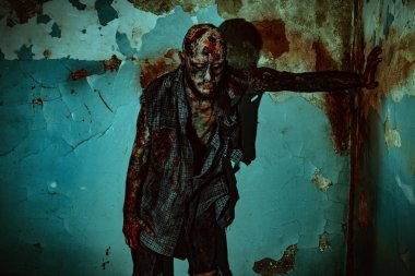 Ürpertici korkunç zombi. Cadılar Bayramı. Korku filmi.