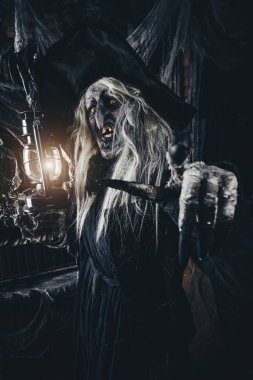 Korkunç Sihirbazı. Cadılar Bayramı. Korku filmi.