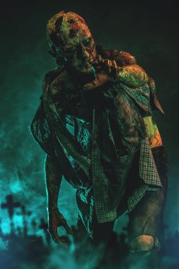 Ürpertici korkunç zombi. Cadılar Bayramı. Korku filmi.