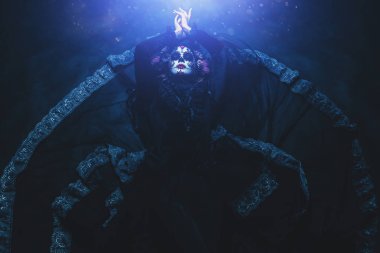 Calavera Catrina bir tahtta oturuyor. Şeker kafatası makyaj. Dia de los muertos. Ölülerin günü. Cadılar Bayramı.