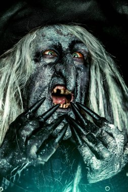 Korkunç Sihirbazı. Cadılar Bayramı. Korku filmi.