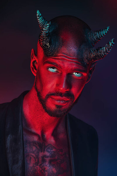 Портрет плохого демона крупным планом. Фильм ужасов, кошмар. Хэллоуин
.