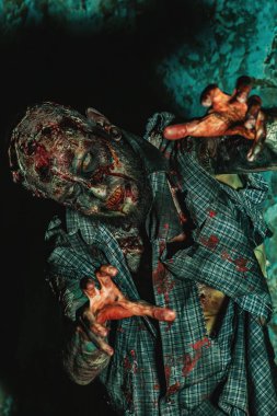 Ürpertici korkunç zombi portresi. Cadılar Bayramı. Korku filmi.