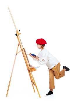 Bir resmi resim bir kız tam uzunlukta portresi. Yaratıcılık, sanatçı.