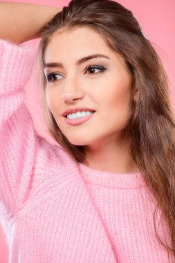 Güzel Bayan Close-up. Doğal saf güzellik. Kalıcı makyaj kavramı.