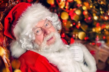 Noel Baba'nın bir yakın çekim portre. Mucize zamanı. Mutlu Noeller ve mutlu yeni yıl.