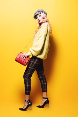 Studio poz moda parlak adı ne? Kadınlar için moda.