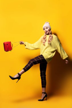 Studio poz moda parlak adı ne? Kadınlar için moda.