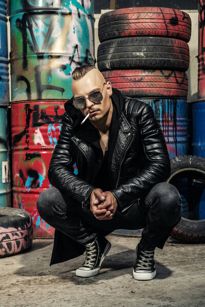 красивый панк-человек
