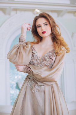 Güzel çekici hanım