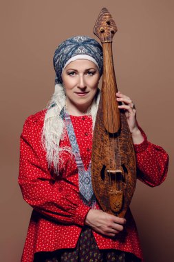 yerli yaşlı kadın