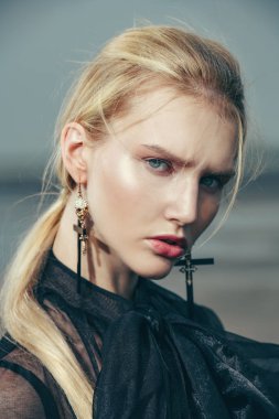 çok güzel sarışın kadın