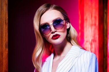 şık şık güneş gözlüğü