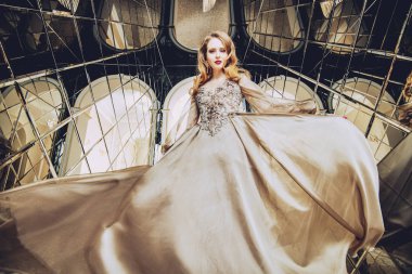 Gelinlik çırpınan