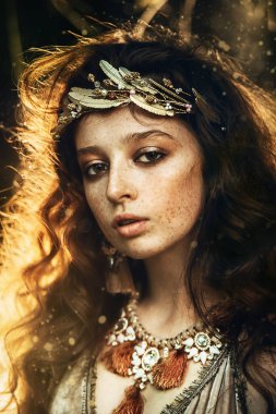 esrarengiz güzel kız