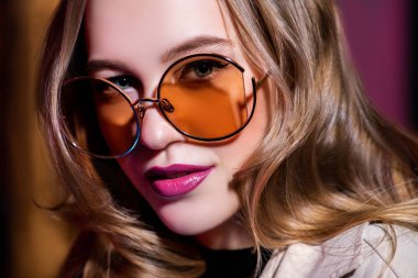 sevimli zarif kadın