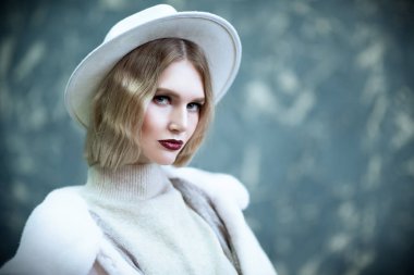 düşünceli güzel kız