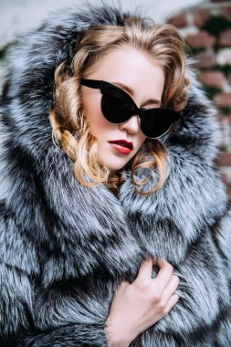 Çekici stil kadını.