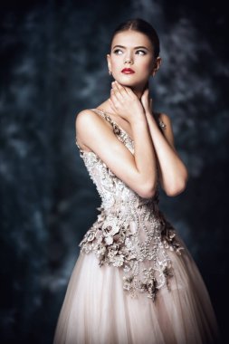 rüya gibi gizemli bayan