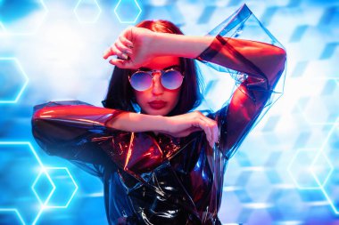 abartılı modern Bayan