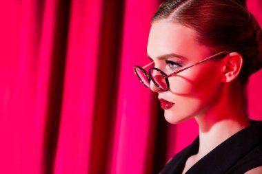 emin sarışın Bayan