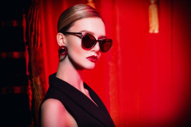 civciv güzel kadın