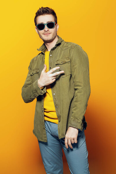 Стильный молодой человек
