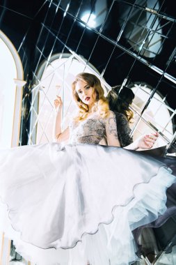 güzel elbiseli bayan