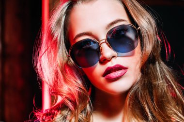 için Bayan güneş gözlüğü