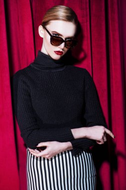 görgü katılık ve kısıtlama