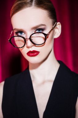 katı genç öğretmen