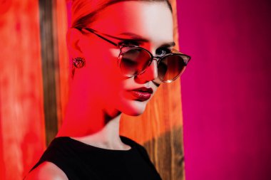 şehvetli kırmızı dudaklar