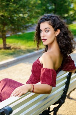 çapkın güzellik bakmak