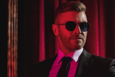 güçlü acımasız adam