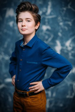 genç yakışıklı çocuk