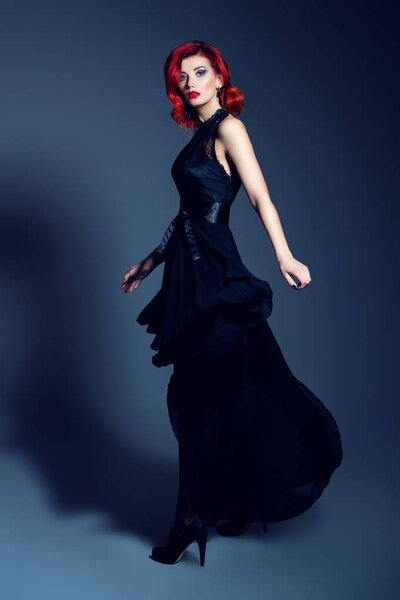 Красивая молодая женщина
