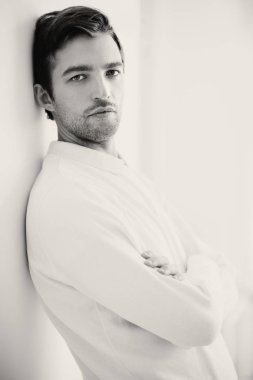 güzel ve mütevazı