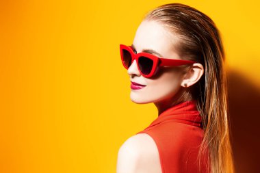 parlak neşeli bayan